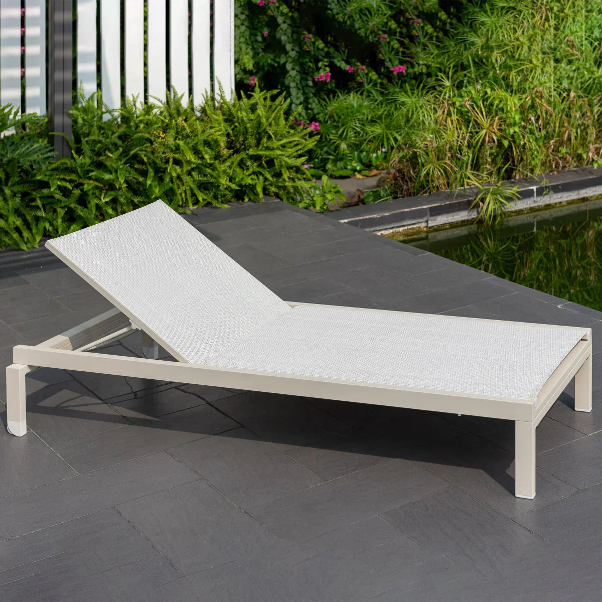 Urbanite Patio Lounger