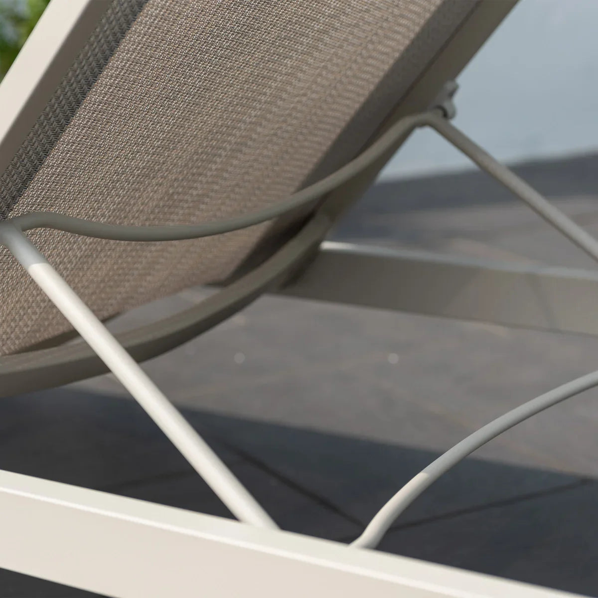 Urbanite Patio Lounger